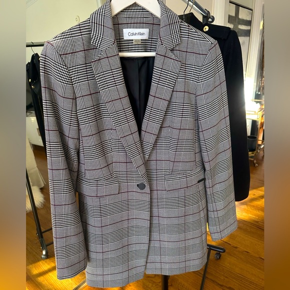 Calvin Klein Blazer Size 6 Grey with Burgundy Plaid - Picture 1 of 3